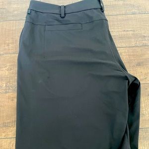 Mens golf shorts. Lululemon brand!